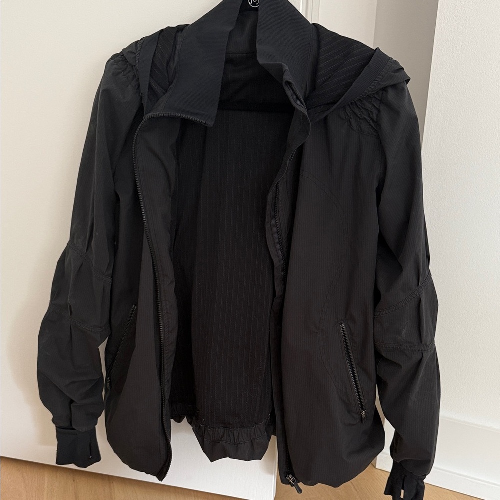 LULULEMON women’s rain coat